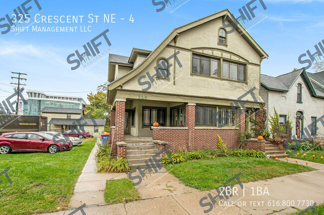 Building Photo - 325 Crescent St NE Unit 4