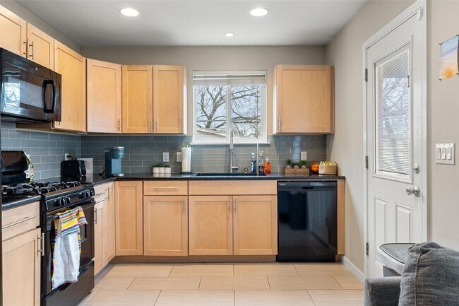 Photo - 3504 Speedway Unidad B