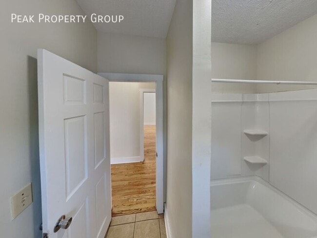 Photo - 1371 Summit St