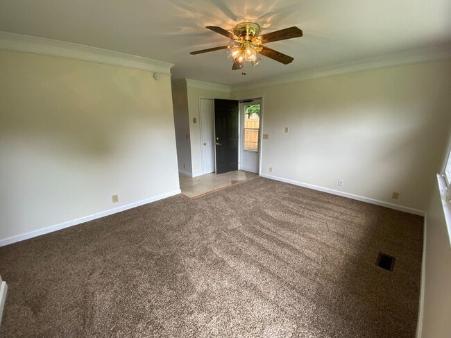 Photo - 3 Bedroom Pet Friendly Home For Rent!
