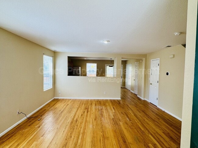 Photo - 717 Mockingbird St