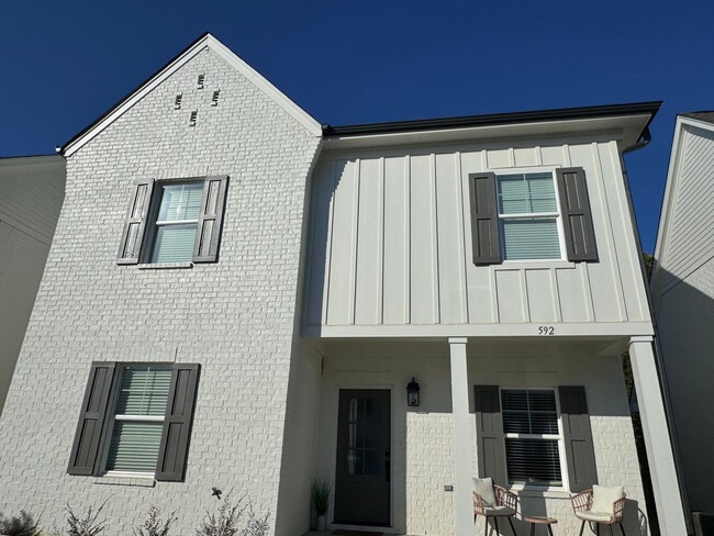 Building Photo - 4BD/4.5BA FOR RENT