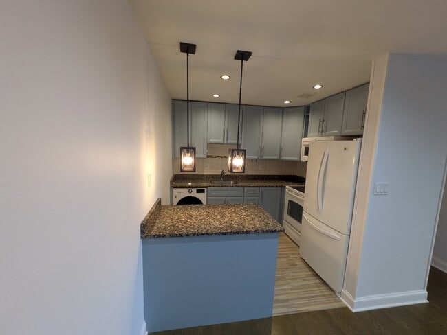 Photo - Spacious 3BR / 2BA Condo in Buffalo Grove private balcony, fireplace - Rent includes Heat,  Water... Unit apt. 201