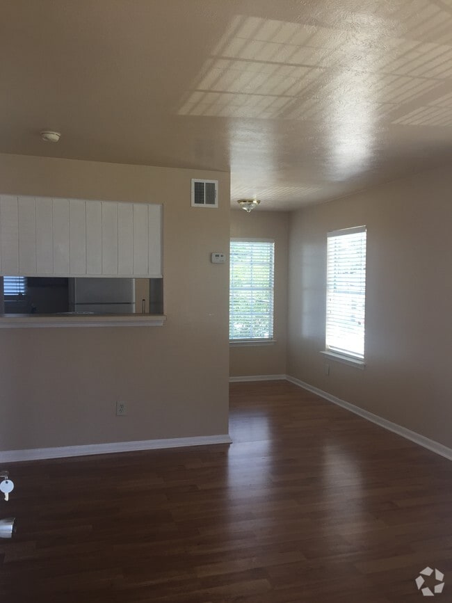 Building Photo - 1919 Metairie Ave Unit D Rental