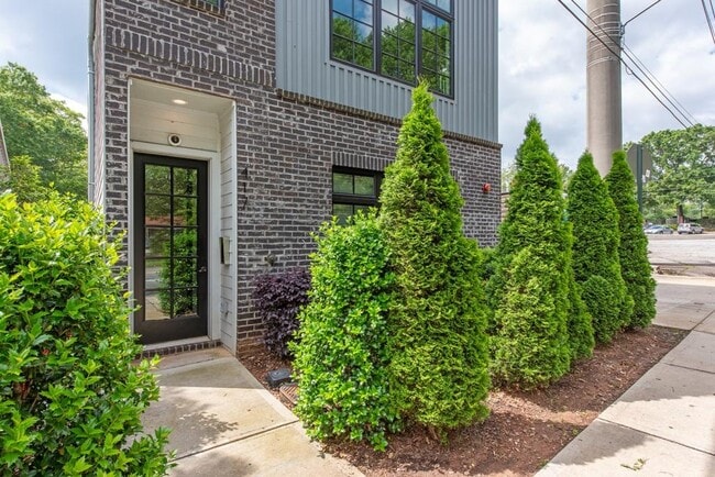 Photo - 417 E College Ave Unit 102