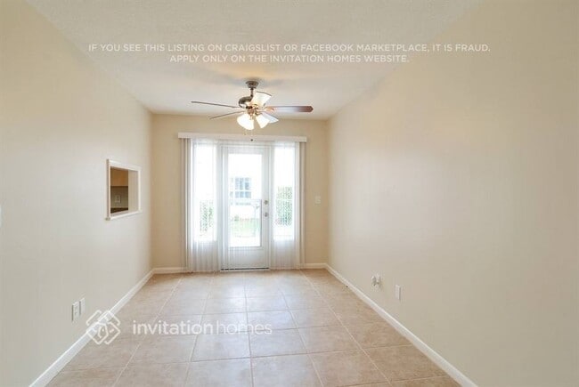 Photo - 832 SE Thornhill Dr