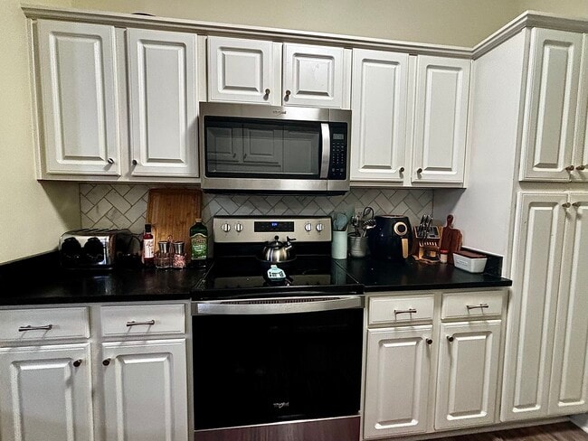 Full stainless steel appliances - 111 Fountain Pointe Ln Unidad 302