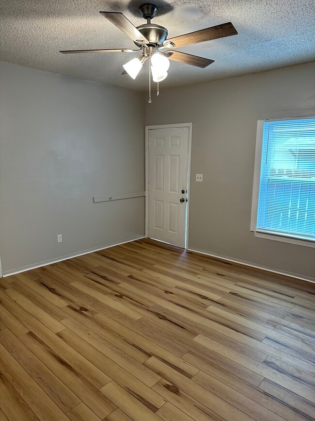 Photo - 219 N Carys Ln Unidad Carys Lane