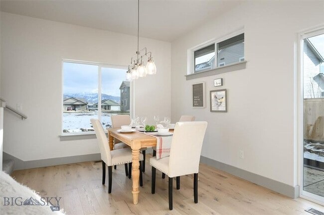 Photo - Gorgeous Townhouse - 3 Bedrooms and 2 1/2 ...
