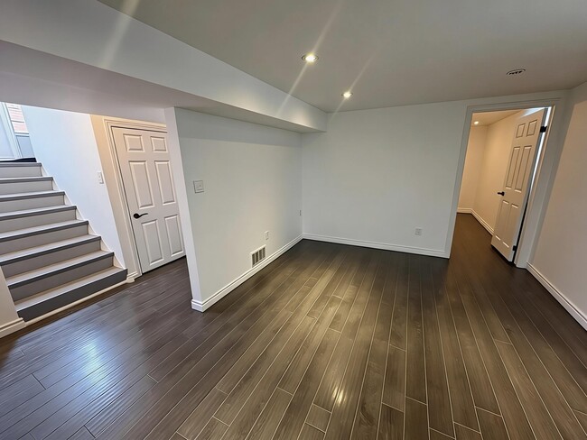 Photo - 2 Bedroom Lower Level With In Suite Laundry East Mountain Unit 2