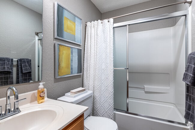 3BR, 2.5BA - 1390SF