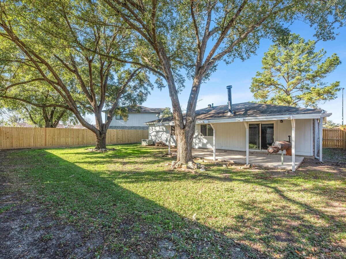 Photo - 5425 Yale Dr