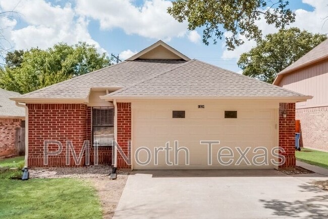 Building Photo - 1324 Azalia Bend
