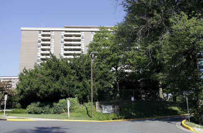 Encore of McLean - Encore of McLean Apartments