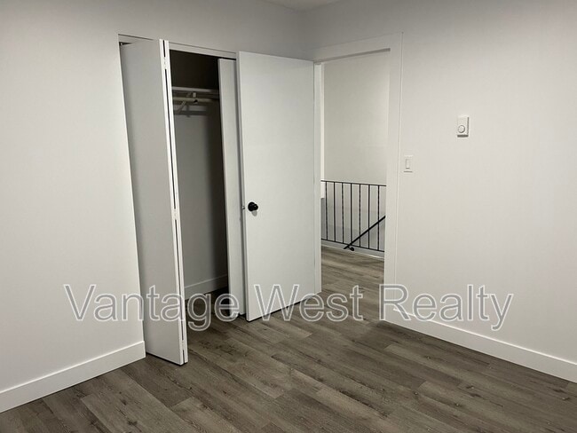 Photo - 3713-3713 24 Ave