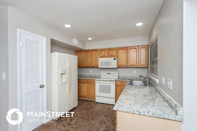 Photo - 862 Lance St