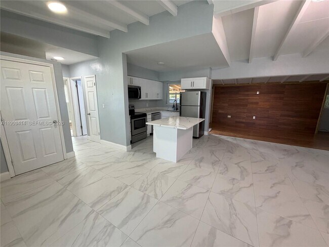 Photo - 4210 SW 10th St