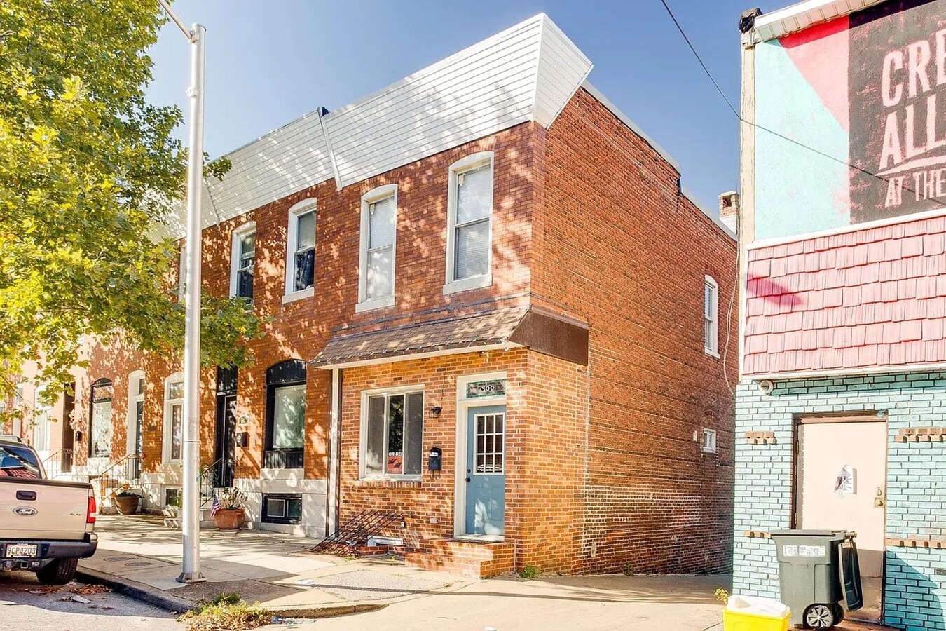 Spacious End Unit Townhouse with Deck and Storage in Highlandtown - Spacious End Unit Townhouse with Deck and Storage in Highlandtown