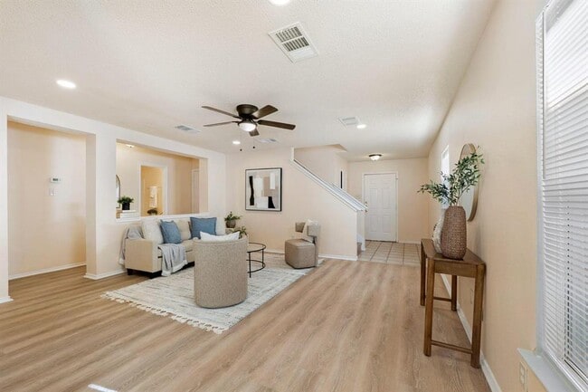 Photo - 2600 Andres Way