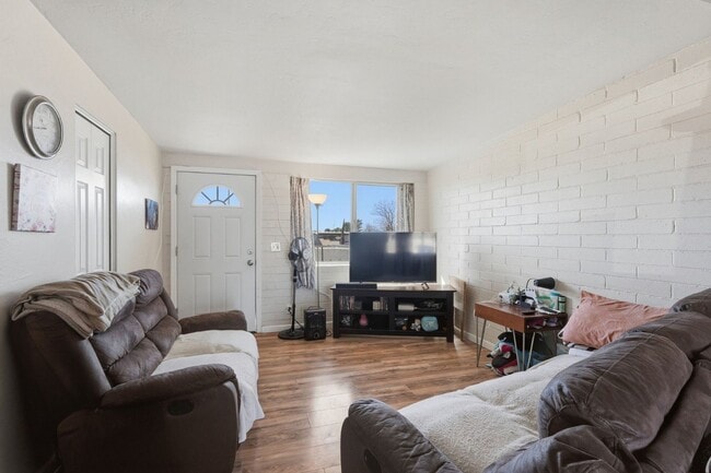 Photo - 2439 Parkside Dr