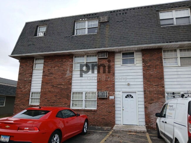 Building Photo - 24 W Buchanan Ave Unit 18