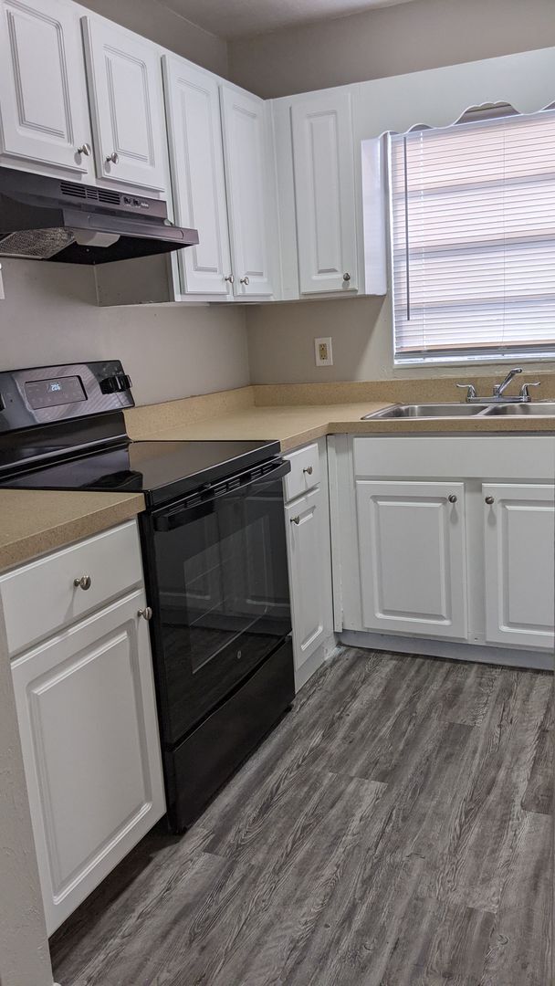 Photo - Linton Oaks townhouse - Completely Remodeled