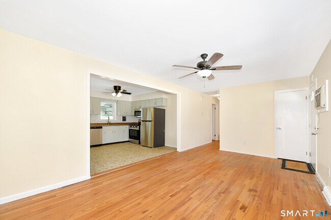 Photo - 90 Mary Ellen Dr