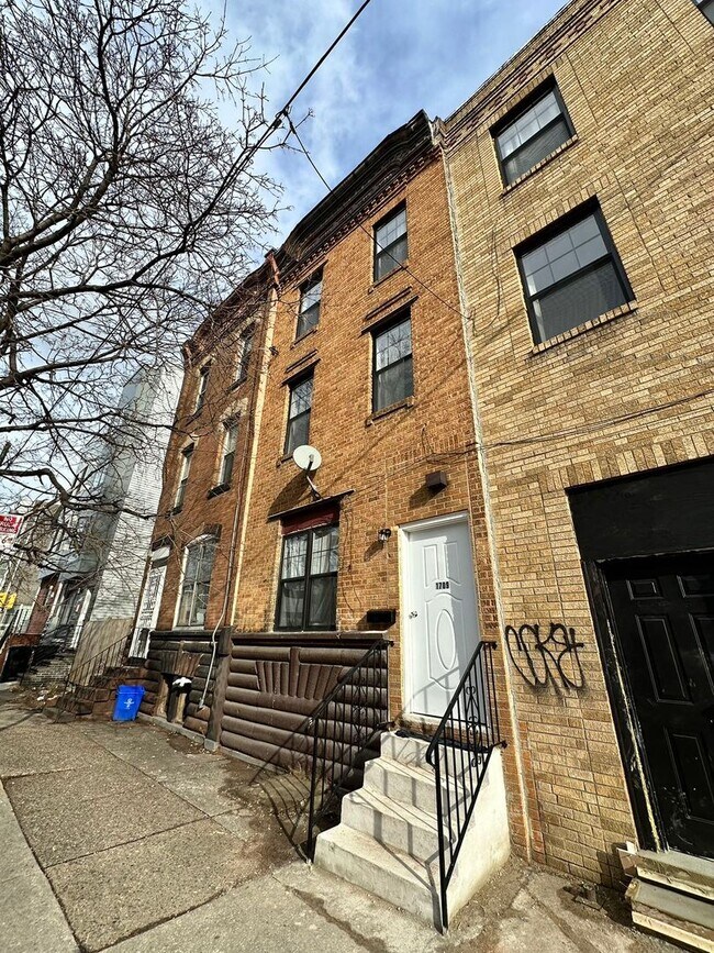 Building Photo - 1709 S 22nd St Unit 1F Rental