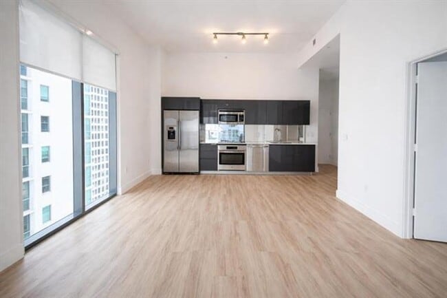 Photo - 31 SE 6th St Unidad 31 SE 6th St # 2708