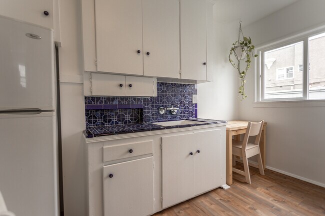 Photo - 18 Breeze Ave