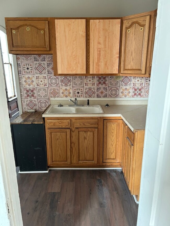 Building Photo - 230 E Chestnut St Unit 1