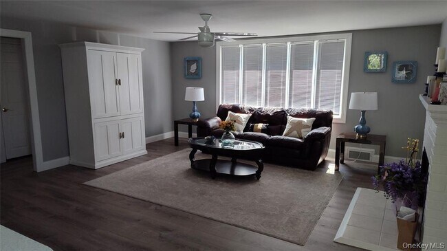 Photo - 1 Washington Ave E