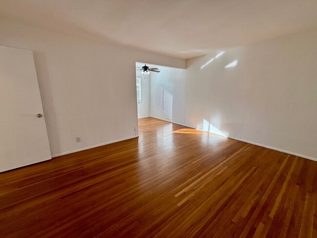 Photo - Victory, 1700-1702 Unit 1700 #C