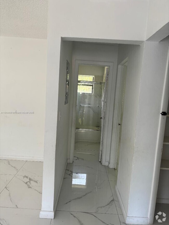 Building Photo - 1371 NE 150th St Unit 1 Rental
