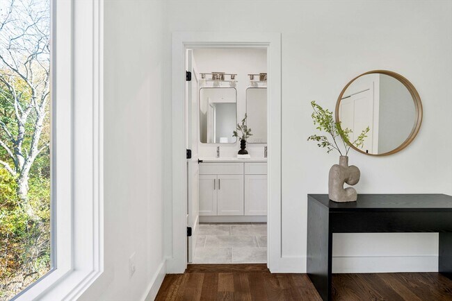 Photo - 112 Mayflower Rd Unit 2