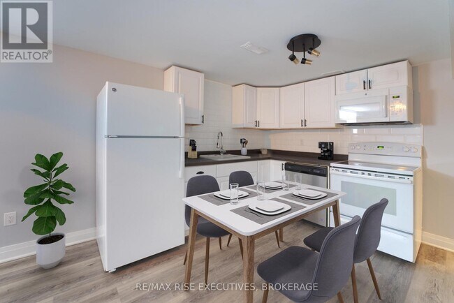 Photo - 258 Kingscourt Ave Unit 2