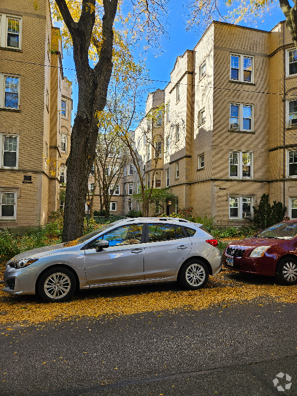 Building Photo - 1443 W Elmdale Ave Unit 3N Rental