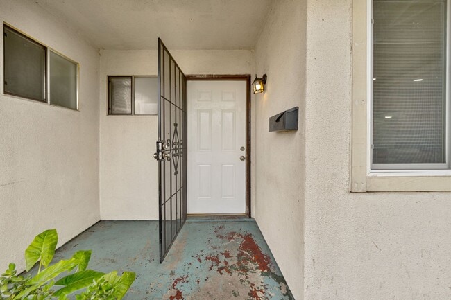 Photo - 2590 Cheryl Way