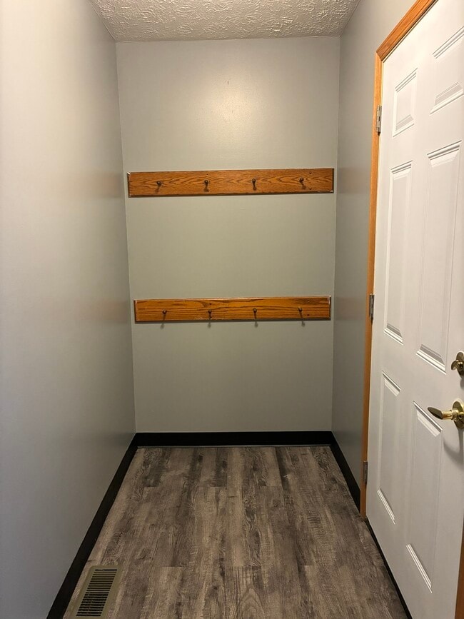 Entrada - 1510 S 12th St