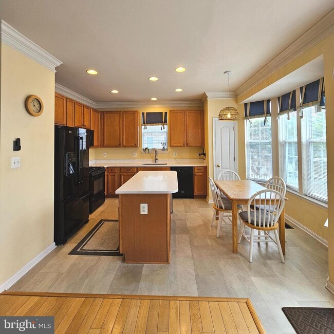 Photo - 42991 Chesterton St