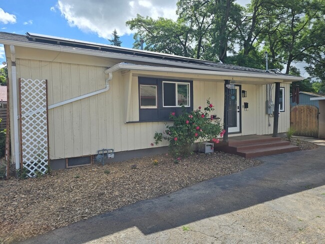 Photo - 8122 NE Wygant St