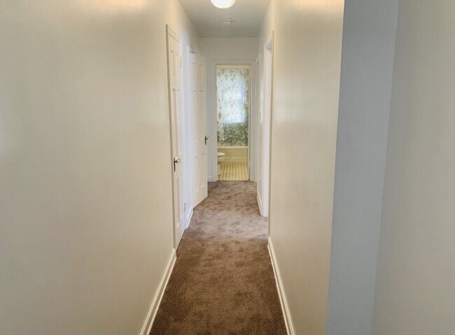 Charming 2-Bed side by side Duplex on Grand Ave S #2