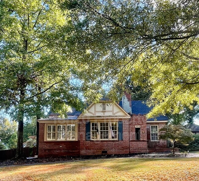 Building Photo - 1818 Slade Dr