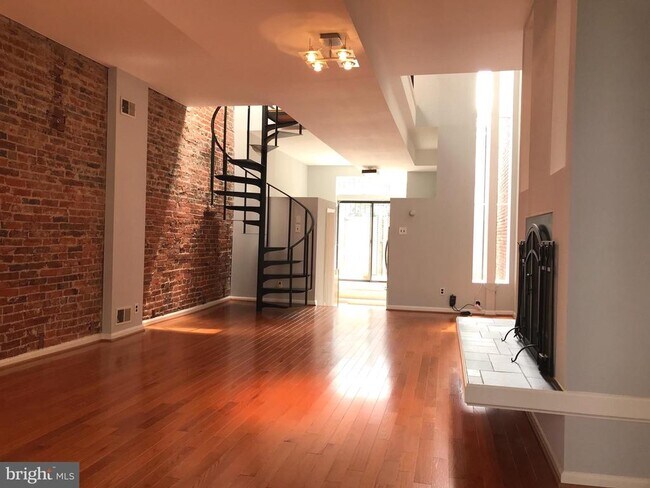 Photo - 1231 Linden Pl NE