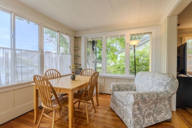 Photo - Fully-Furnished Retreat in the Heart of Su...