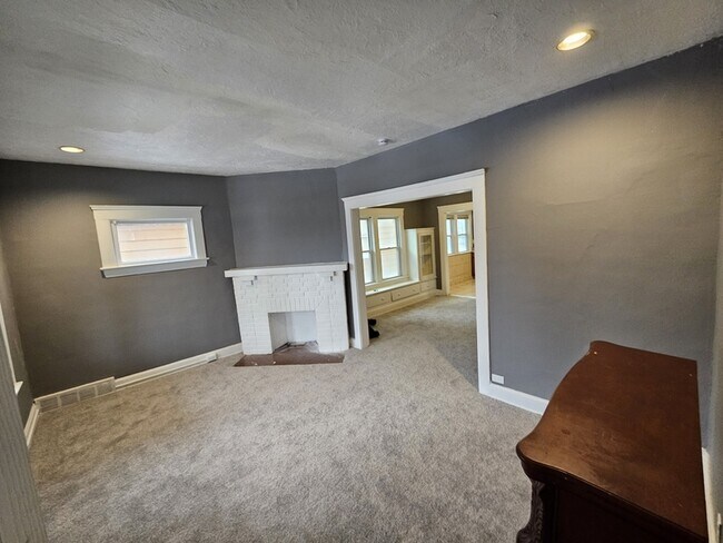 Photo - 440 E 115th St