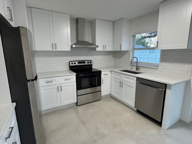 Building Photo - Rosedale Unit 826