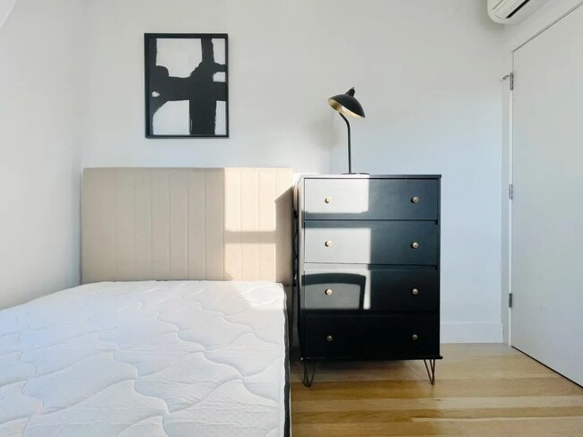 Furnished room/NOT APARTMENT