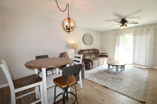 Photo - 1360 Hunters Rd Unit D