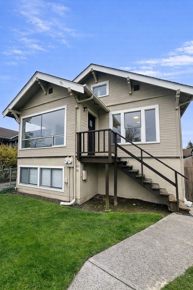 Building Photo - 811 N 3rd St Unit 813